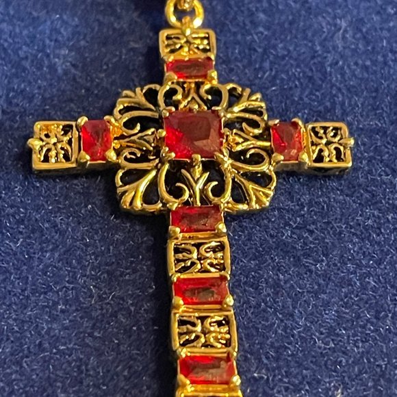 Camrose and Kross Jackie Kennedy Red and Gold Replica Cross - Picture 3 of 4